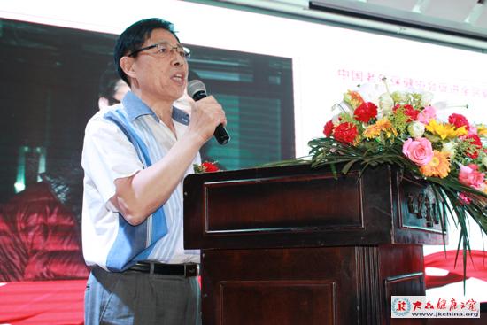 中國中國老年保健協(xié)會常務副會長兼秘書長張家喜到會宣讀協(xié)會任命并表示祝賀。