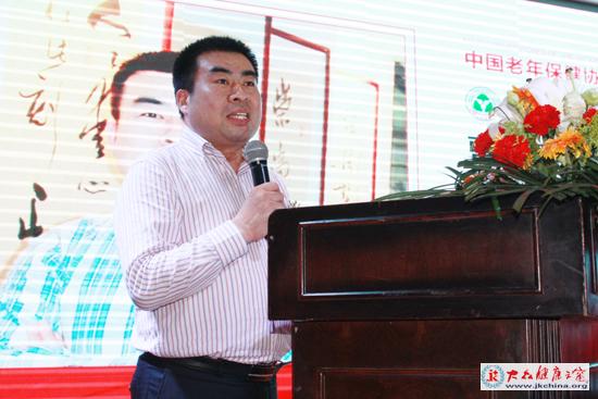 中國老年保健協(xié)會副會長兼中國老年保健協(xié)會促進全民健康生活四大基石宣教委員會主任曹新泰先生講話。